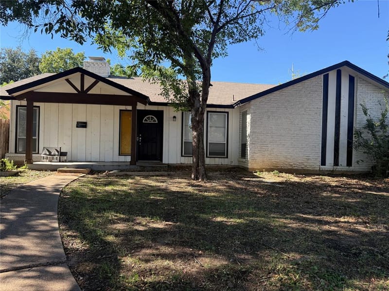 3825 Eugene Court N, Irving TX 75062 - Photo 2