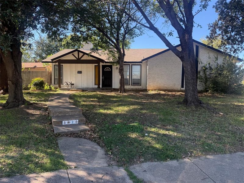 3825 Eugene Court N, Irving TX 75062