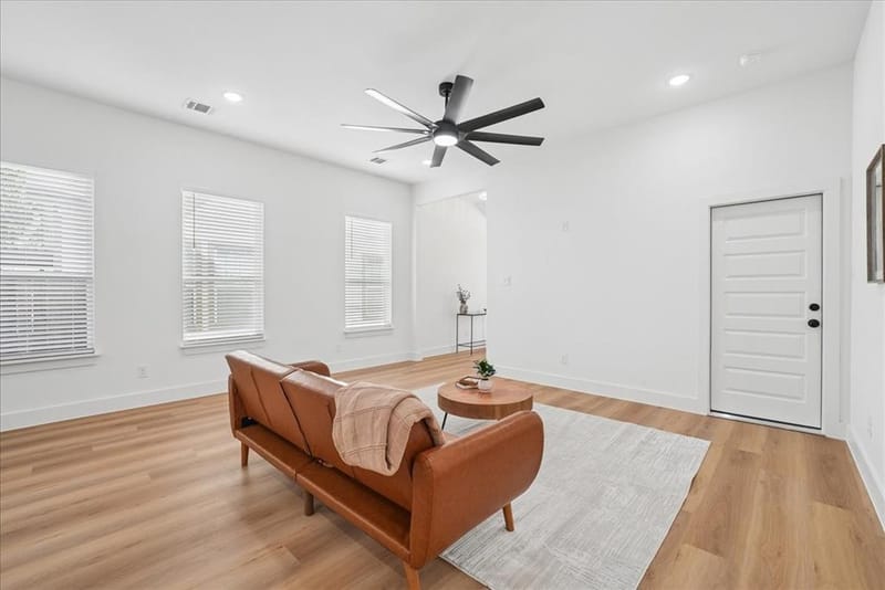 1125 Cleckler Avenue, Fort Worth TX 76111 - Photo 11