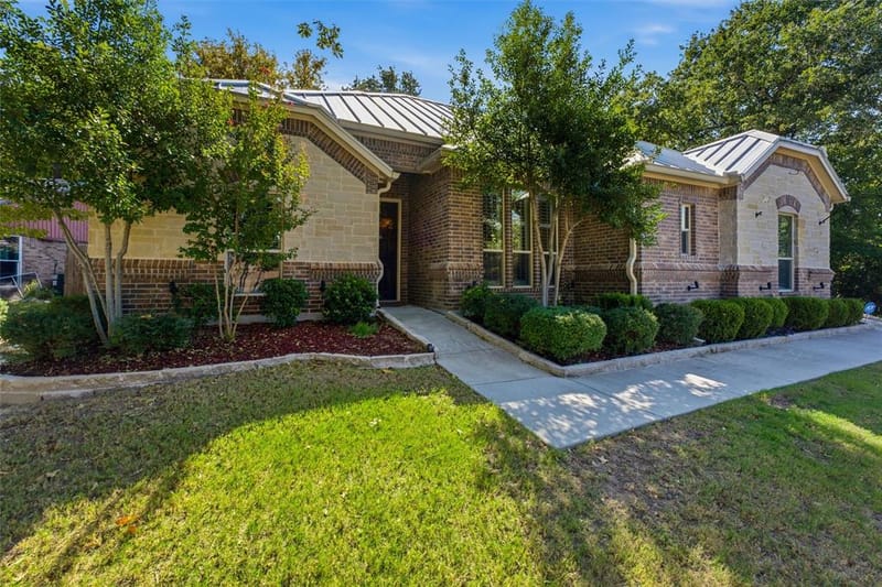 428 Lake Terrace Drive, Azle TX 76020 - Photo 2
