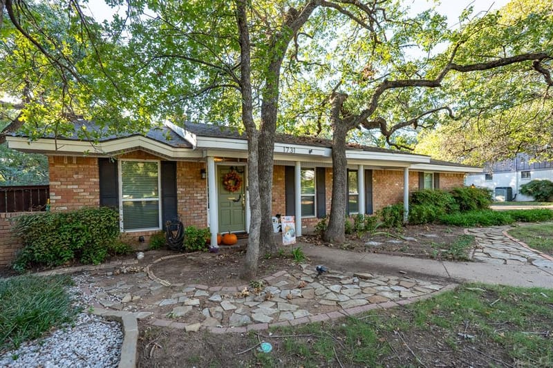 1731 Park Ridge Terrace, Arlington TX 76012 - Photo 3