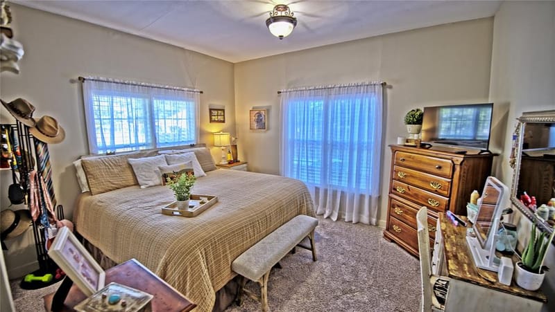 308 E Evans Street, Saint Jo TX 76265 - Photo 6