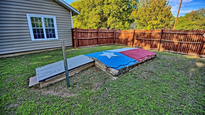 308 E Evans Street, Saint Jo TX 76265 - Photo 17