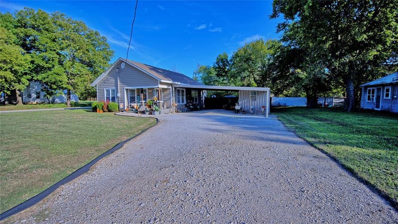 308 E Evans Street, Saint Jo TX 76265 - Photo 22