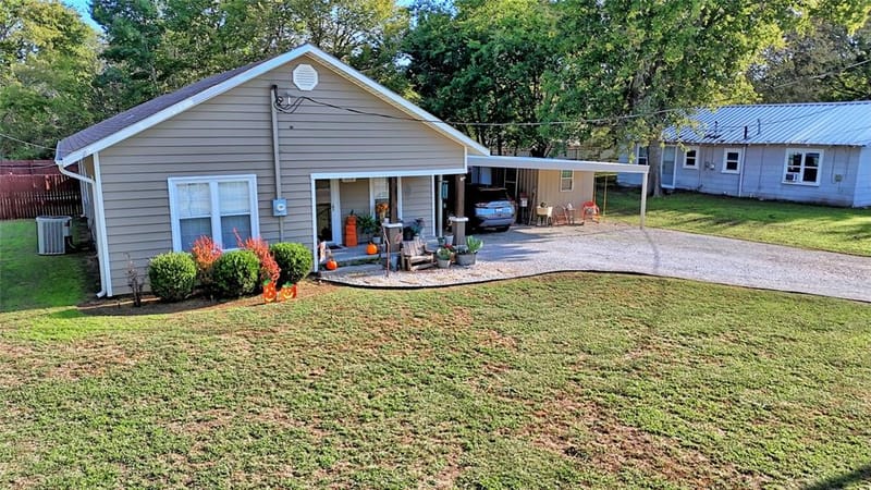 308 E Evans Street, Saint Jo TX 76265 - Photo 21