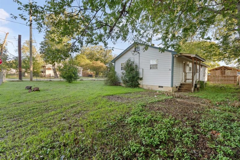 310 Eastland Street, Cleburne TX 76031 - Photo 17