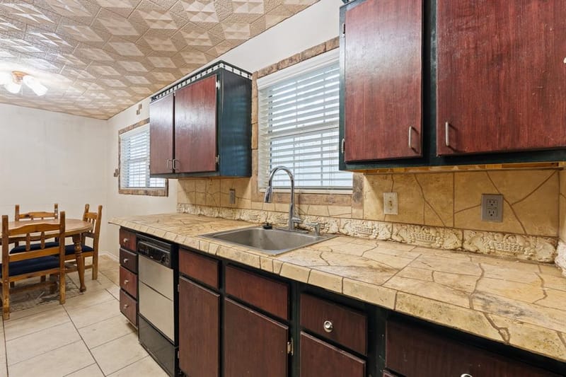 310 Eastland Street, Cleburne TX 76031 - Photo 7