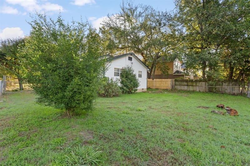 310 Eastland Street, Cleburne TX 76031 - Photo 18