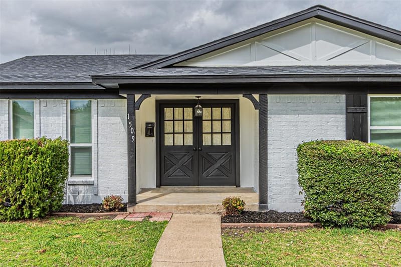 1509 Crockett Street, Garland TX 75042 - Photo 2