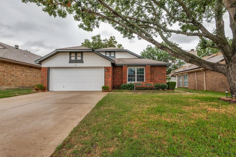 5814 Fox Hunt Drive, Arlington TX 76017