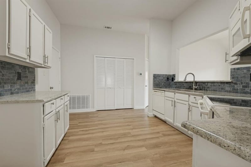 5814 Fox Hunt Drive, Arlington TX 76017 - Photo 9