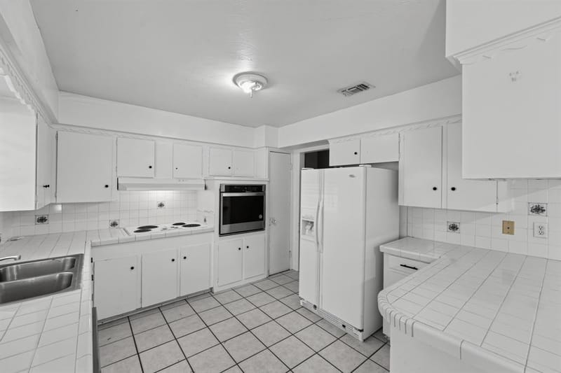 2910 Grove Street, Irving TX 75060 - Photo 5