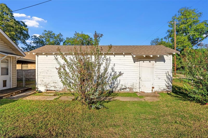 302 W Elm Street, West TX 76691 - Photo 22