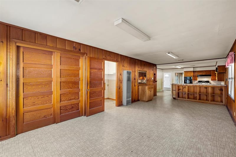 302 W Elm Street, West TX 76691 - Photo 7