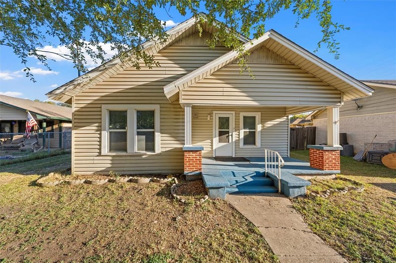 302 W Elm Street, West TX 76691
