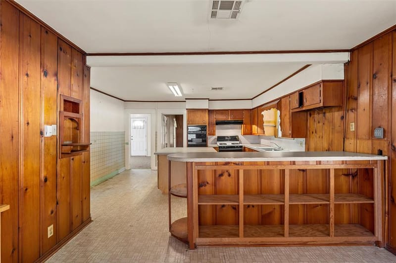 302 W Elm Street, West TX 76691 - Photo 9