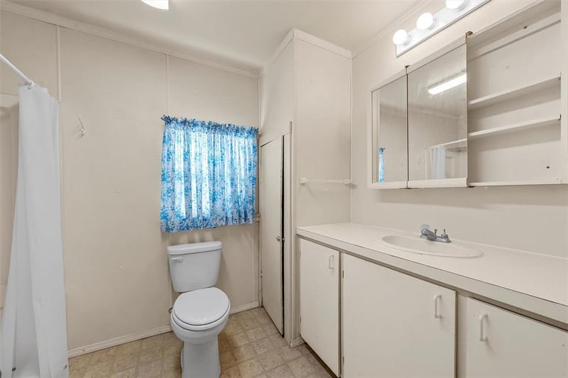302 W Elm Street, West TX 76691 - Photo 18