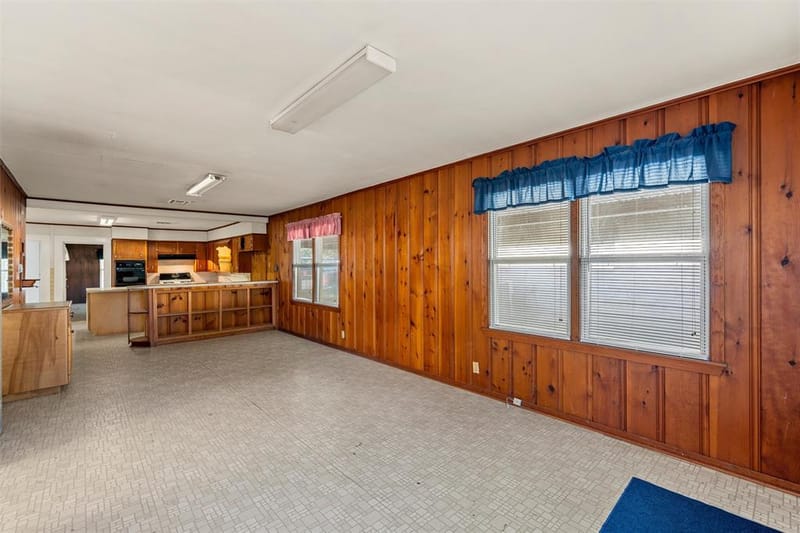 302 W Elm Street, West TX 76691 - Photo 8