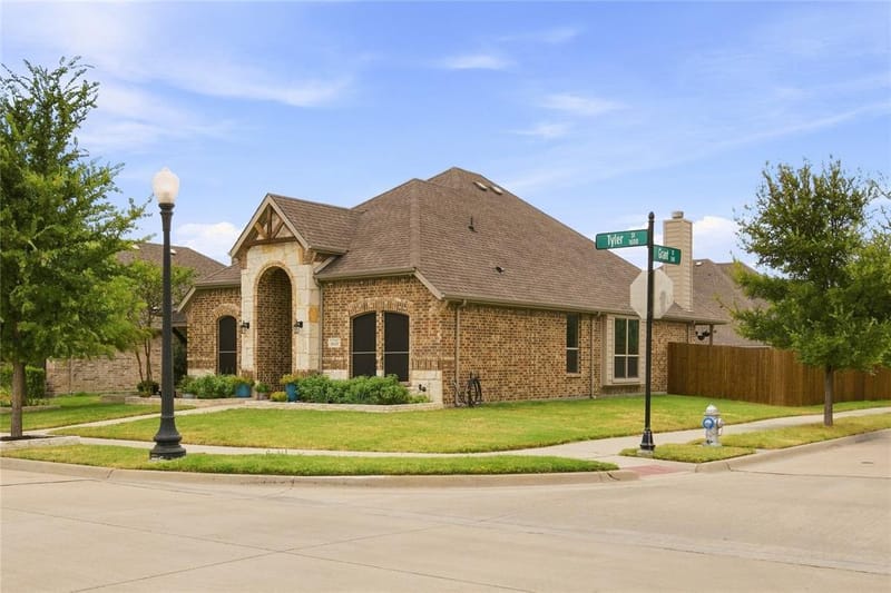 1612 Tyler Street, Waxahachie TX 75165 - Photo 2