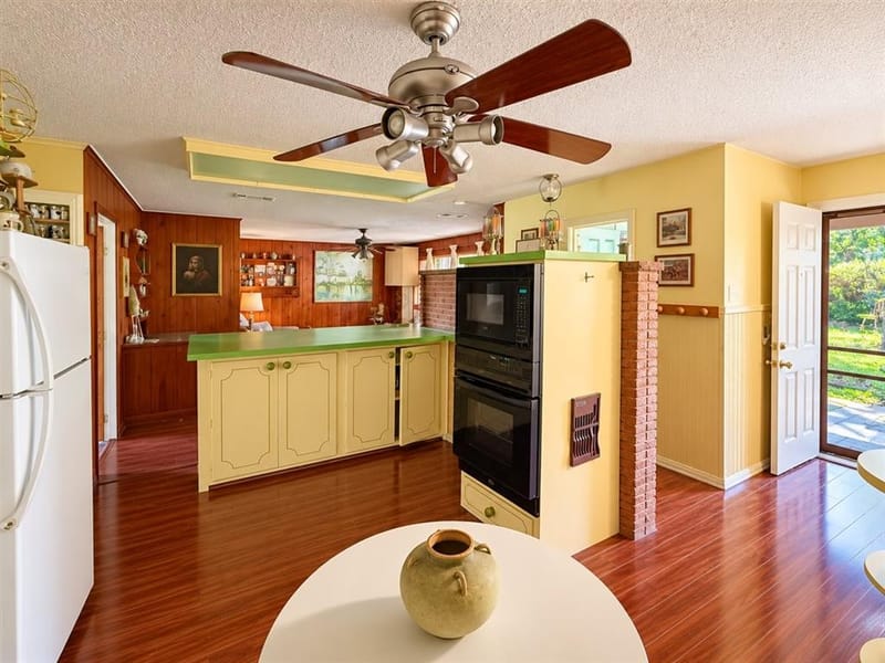 2532 Glencrest Drive, Fort Worth TX 76119 - Photo 10