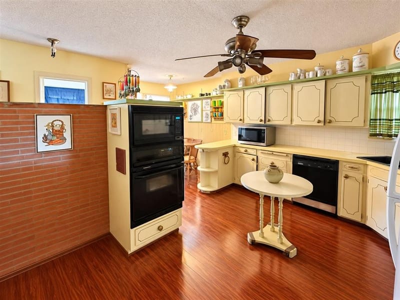 2532 Glencrest Drive, Fort Worth TX 76119 - Photo 11