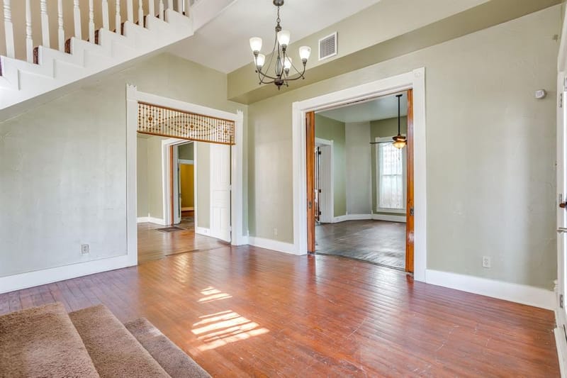 201 N Anglin Street, Cleburne TX 76031 - Photo 9