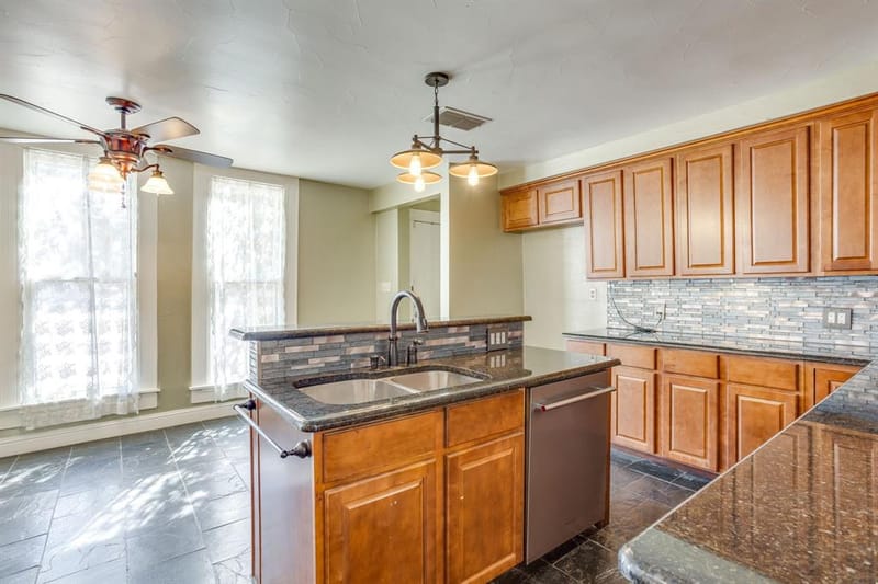 201 N Anglin Street, Cleburne TX 76031 - Photo 18