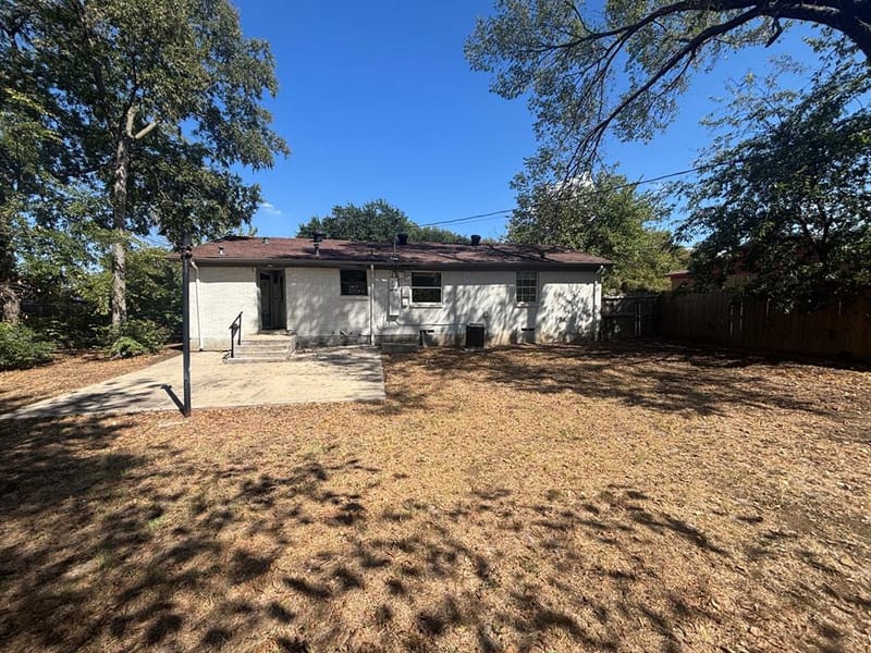 1910 Meadow Lane, Arlington TX 76010 - Photo 13