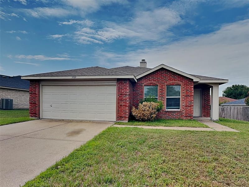 5709 Addington Drive, Fort Worth TX 76135
