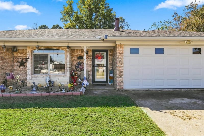 114 Brookshear Drive, Whitesboro TX 76273 - Photo 2
