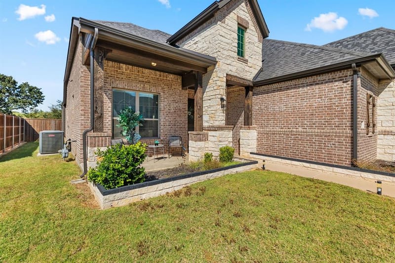 1218 Woodside Drive, Mansfield TX 76063 - Photo 2