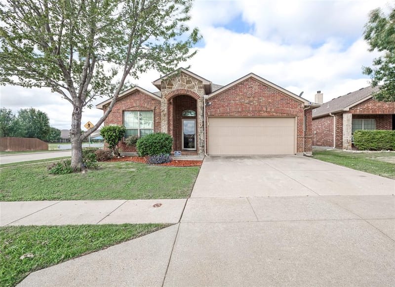 10901 Hawks Landing Road, Fort Worth TX 76052 - Photo 2