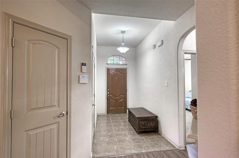 10901 Hawks Landing Road, Fort Worth TX 76052 - Photo 3