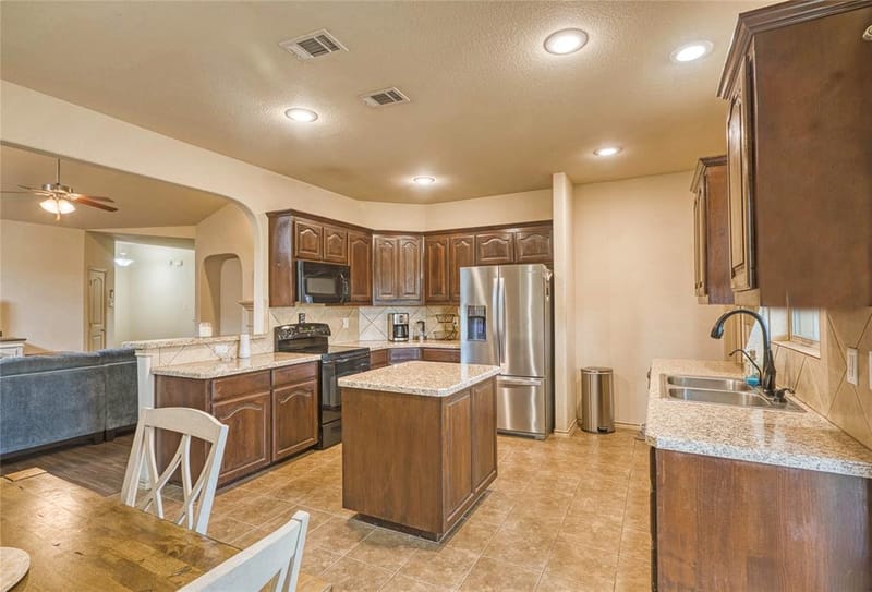 10901 Hawks Landing Road, Fort Worth TX 76052 - Photo 9