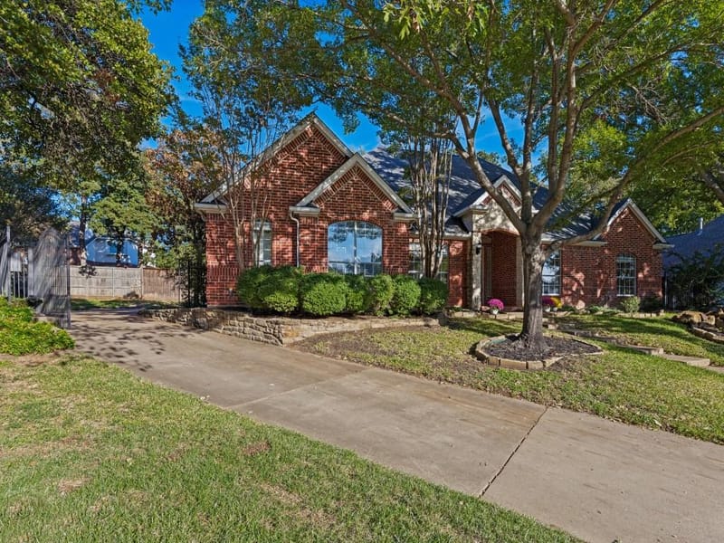 8428 Havenwood Drive, North Richland Hills TX 76182 - Photo 2