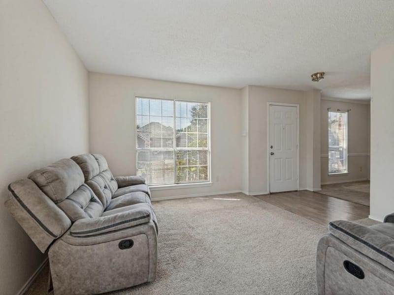 815 Greenridge Drive, Arlington TX 76017 - Photo 7