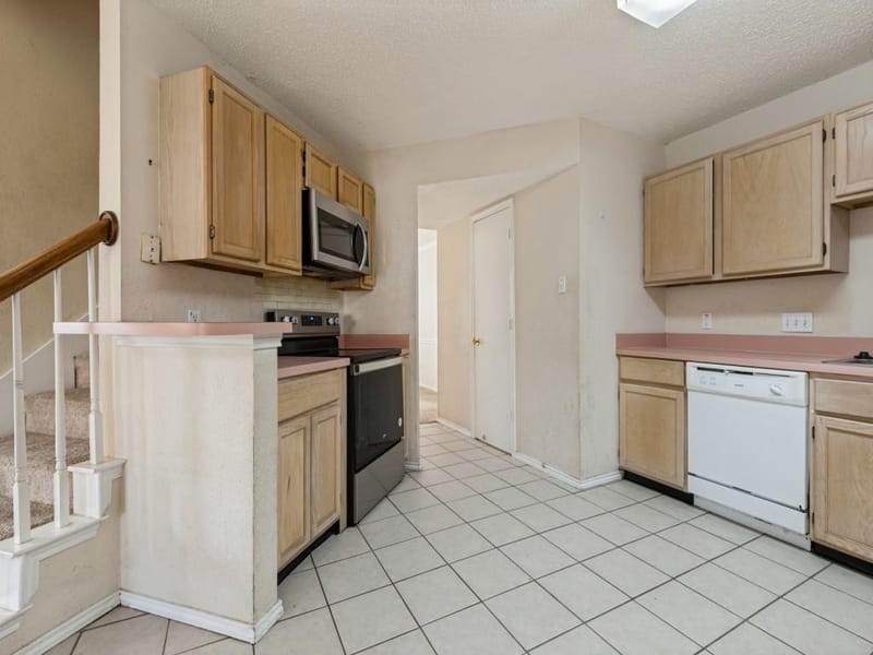 815 Greenridge Drive, Arlington TX 76017 - Photo 14