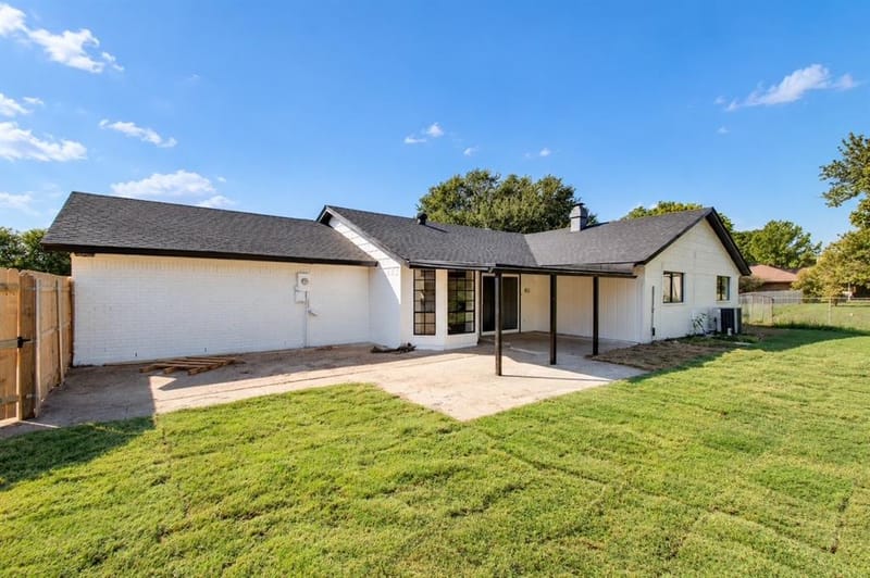 107 Locust Drive, Oak Leaf TX 75154 - Photo 2