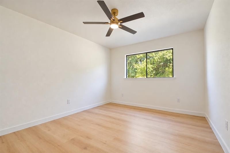 107 Locust Drive, Oak Leaf TX 75154 - Photo 3