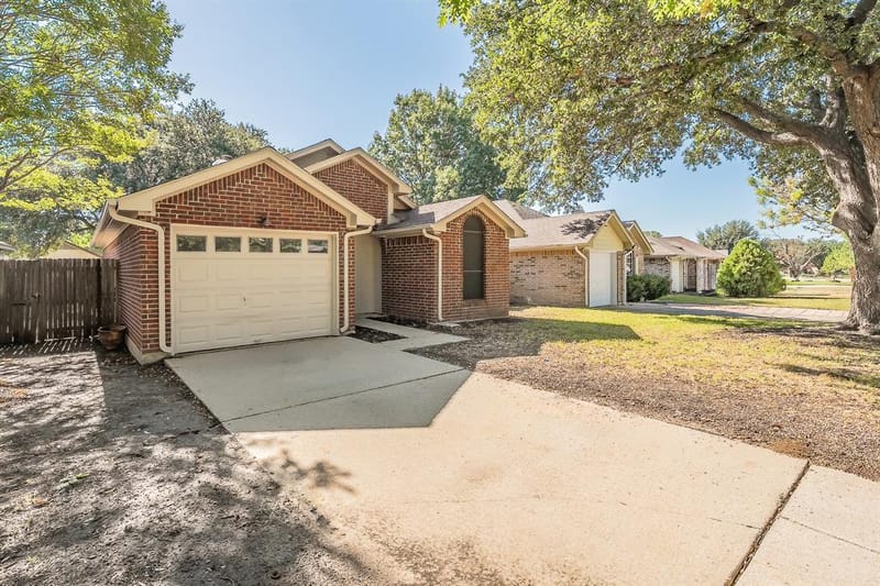 1521 Eastview Street, Fort Worth TX 76134 - Photo 2