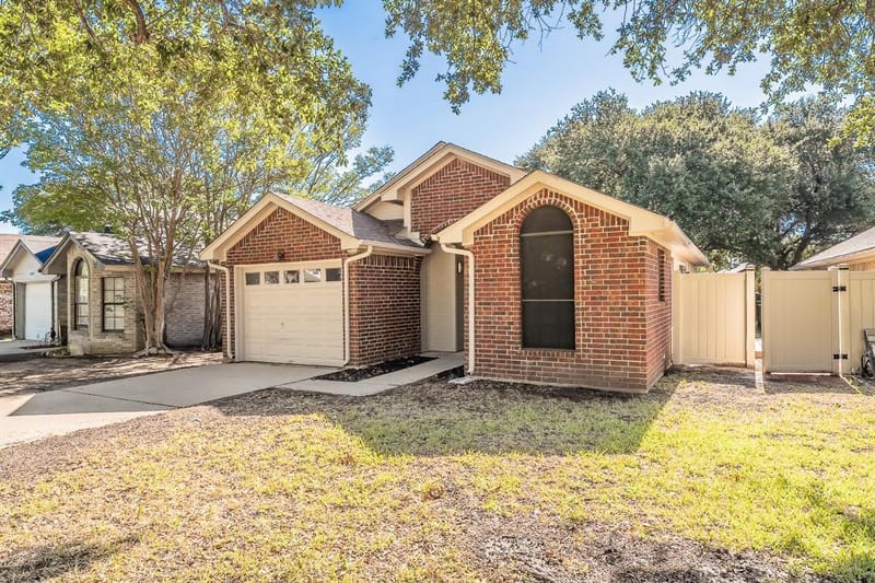 1521 Eastview Street, Fort Worth TX 76134 - Photo 3