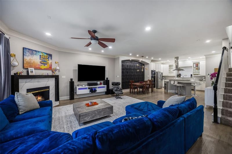 2707 Gaston Avenue, Dallas TX 75226
