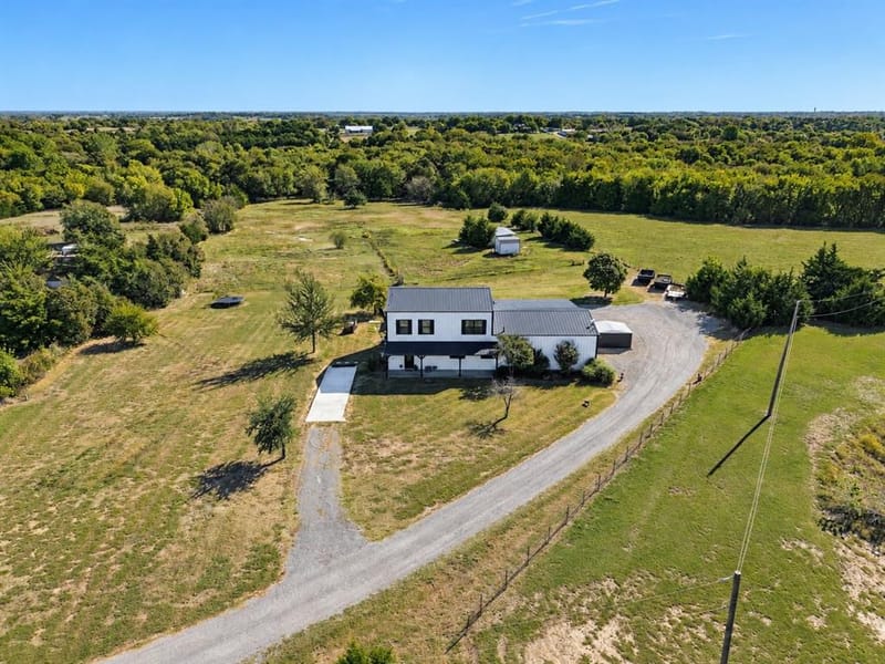1265 County Road 4642, Trenton TX 75490