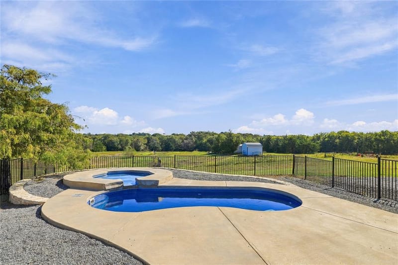 1265 County Road 4642, Trenton TX 75490 - Photo 28