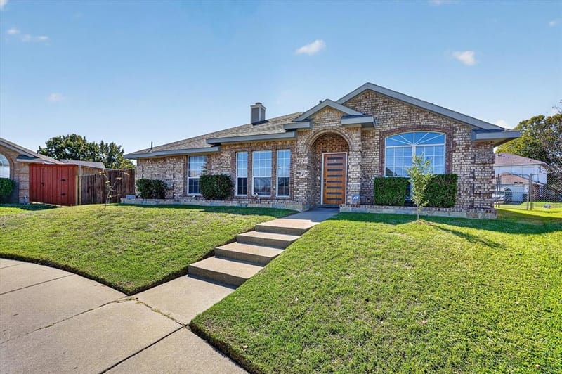1425 Cardigan Lane, Lancaster TX 75134 - Photo 3