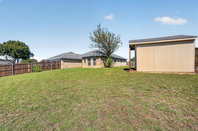 1425 Cardigan Lane, Lancaster TX 75134 - Photo 32
