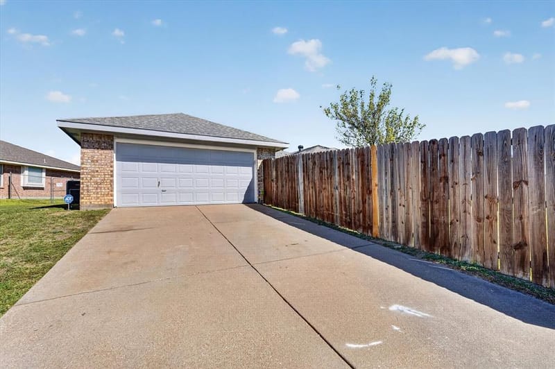 1425 Cardigan Lane, Lancaster TX 75134 - Photo 33