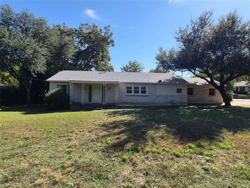 4230 Hillcrest Drive, Waco TX 76710 - Photo 2