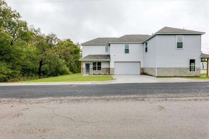 806 N Cates Street, Decatur TX 76234 - Photo 2