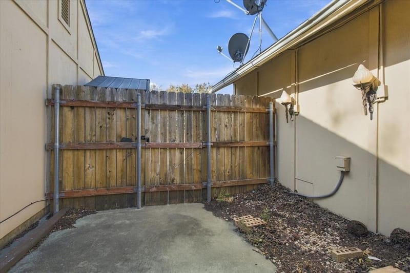 801 W Russell Avenue # 103, Bonham TX 75418 - Photo 28